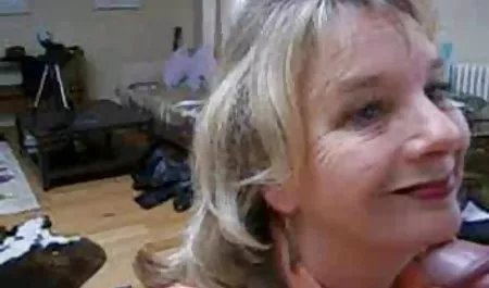 Morena de grandes tetas chica con un señoras maduras masturvandose consolador de silicona