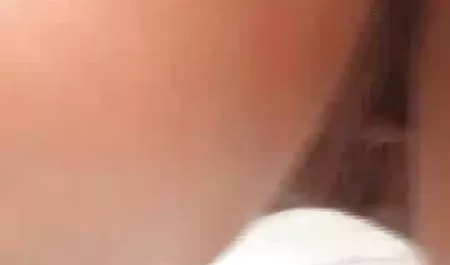 Un extraño videos caseros de señoras maduras en el baño