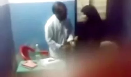 De plástico, con un vestido rojo de chupar señoras maduras xxx gratis la polla