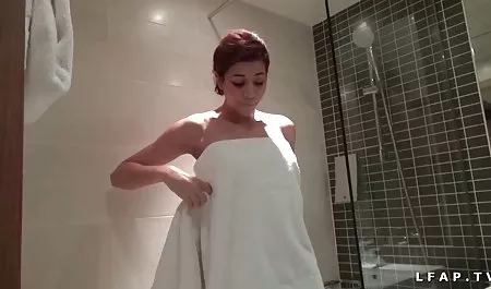 Masajes lesbianas Britney y cogiendo señoras casadas Charles
