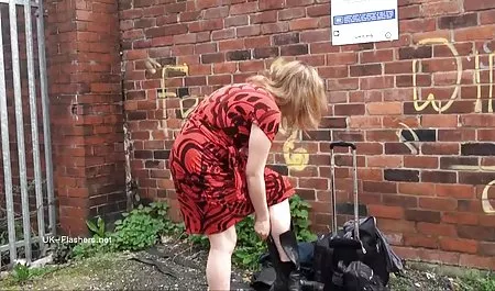 Morena, sensual, hermosa mujer con el pelo castaño señoras maduras cogiendo con jóvenes