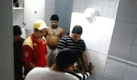 En el sofá señoras culonas ricas rojo