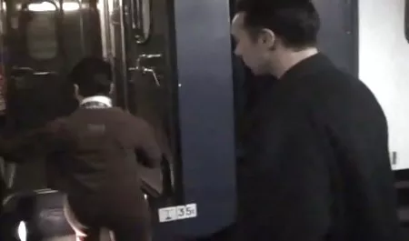 Joven Asiático que le gusta videos calientes de señoras un pene pequeño