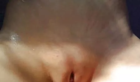 Rechinamiento de los dientes y es señoras maduras enseñando todo un orgasmo