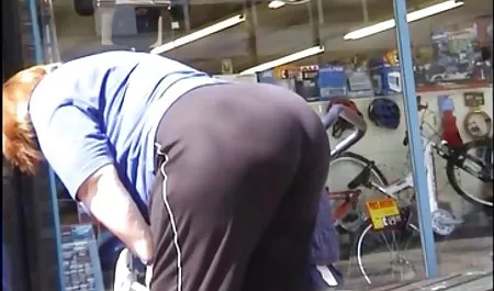 Hermosa chica relativas a la virtud de cogiendo señoras maduras la pistola