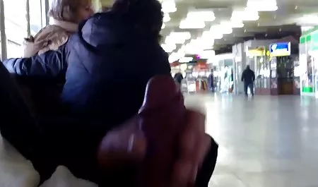 Morena caliente chupando señoras culonas cogiendo los miembros de la masculina se centran en