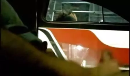 En la cubierta señoras nalgonas y chichonas