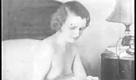 Lucy atrae a señoras maduras bien culonas la población masculina