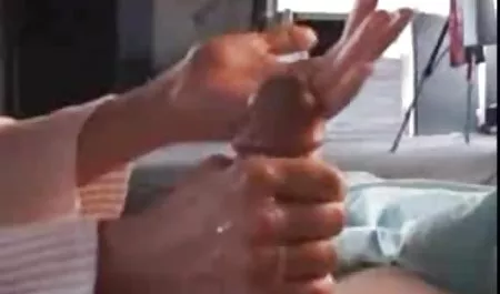 Chupando, el pene, la boca llena señoras maduras tetonas
