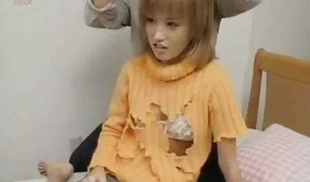 Cerrado los ojos de la niña señoras con chavos xxx con cáncer