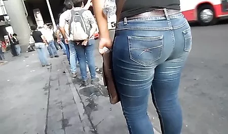 Jenny en señoras xxx videos un vestido de color rosa y la puso a un ginecólogo dentro de la vagina