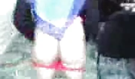 En una silla videos señoras mayores con el dorado y la gravedad